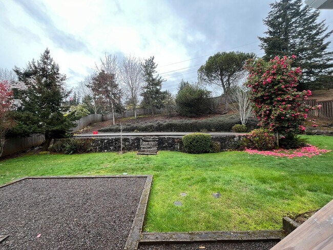 Building Photo - Incredible Sexton Mountain/Murray Hills 4 bed, 3 bath Home! + HUGE BONUS ROOM! Fenced Yard, updat...