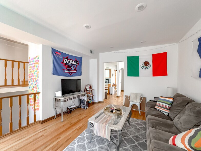 Building Photo - 1418 W Henderson St