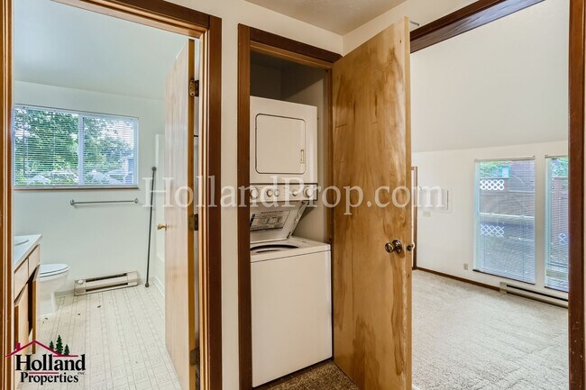 Building Photo - Spacious 1-Bedroom Plus Bonus Room in Forest Grove! BEST PRICE $1,650!!!