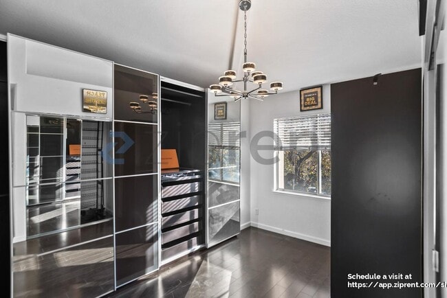 Building Photo - 2927 Sorrento Way