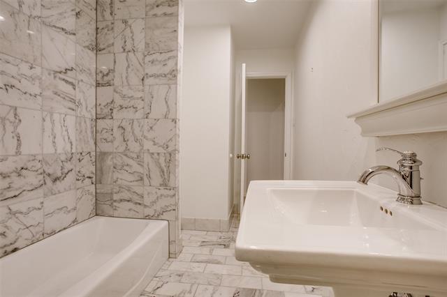 Building Photo - 5815 Walnut Hill Ln