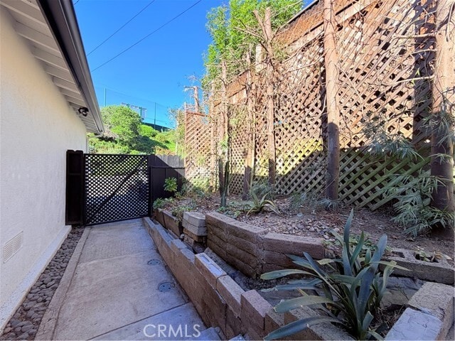 Building Photo - 635 St Ann's Dr