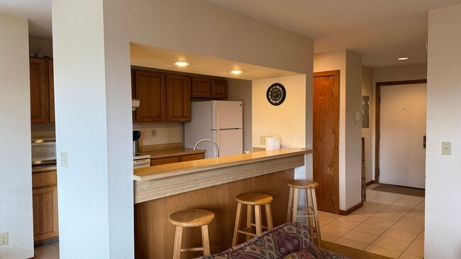 Building Photo - Marina Place 221