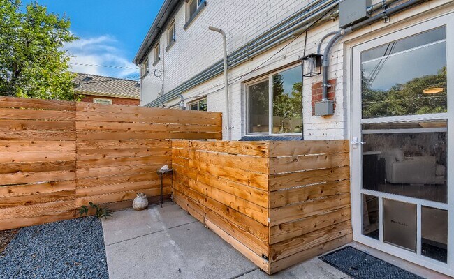 Building Photo - Modernistic Sunnyside Townhome Available M...