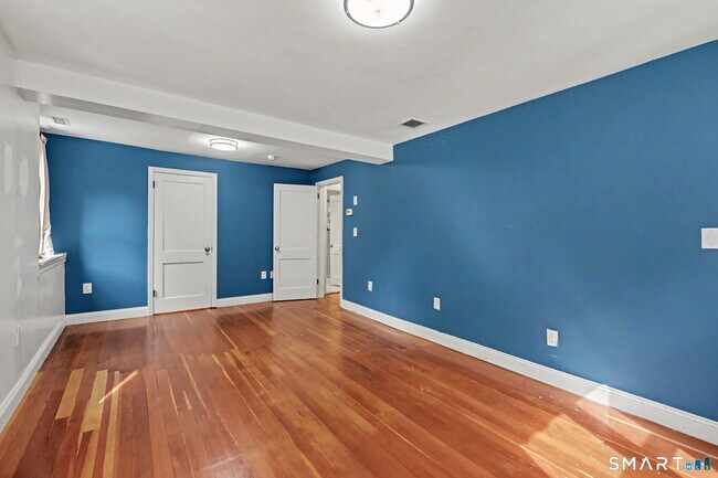 Building Photo - 10 Old Hawleyville Rd