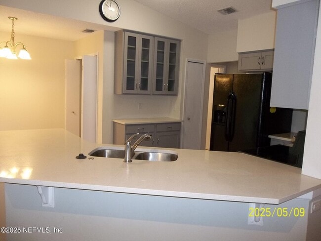 Building Photo - 255 Leatherleaf Dr