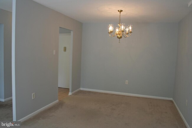 Building Photo - 10300 Westlake Dr