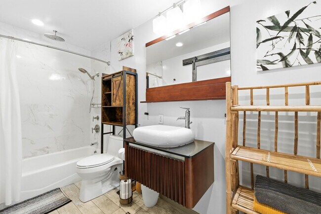 Building Photo - 3050 Rue D’Orleans