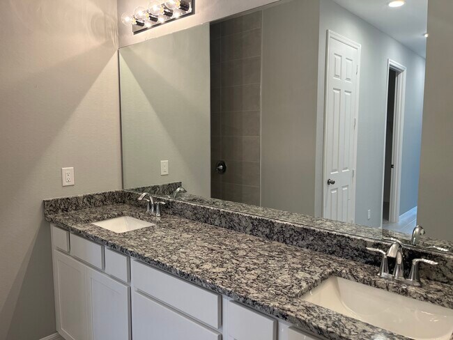 Building Photo - 1217 SW 34th Ter