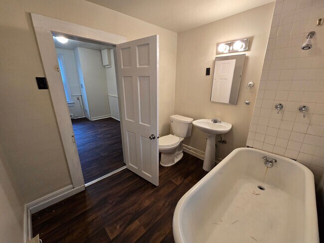 Building Photo - South Hill Home!! Available Now!