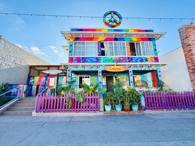 Building Photo - 1 BLOCK TO THE BEACH! COMPLETELY REMODELED 2BD/2BA OCEAN BEACH UNIT WITH TANDEM PARKING! $4,795/MO