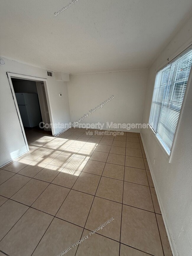 Building Photo - 929 Magnolia Dr