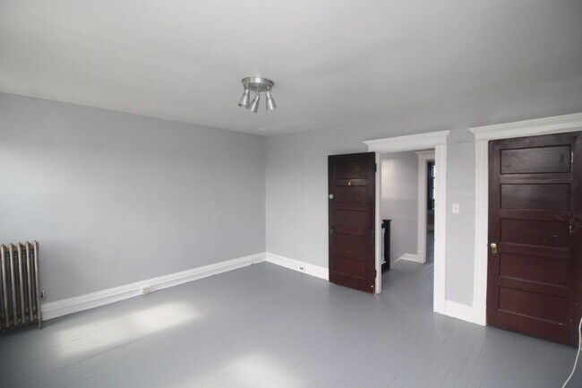 Building Photo - 2026/2027 JHU Off-campus Large 5bd/2.5ba home w/ Parking Spot! Available 6/9/26