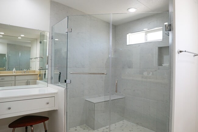 Building Photo - 38381 Poppet Canyon Dr