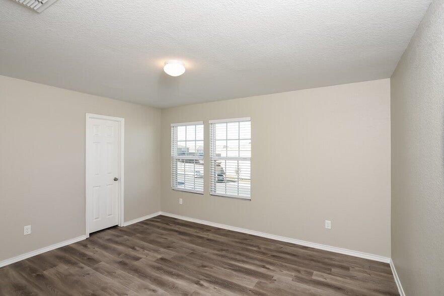 Building Photo - 10730 Castello Cyn