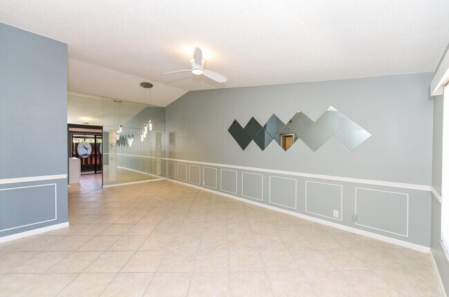 Building Photo - 7914 SE Villa Cir