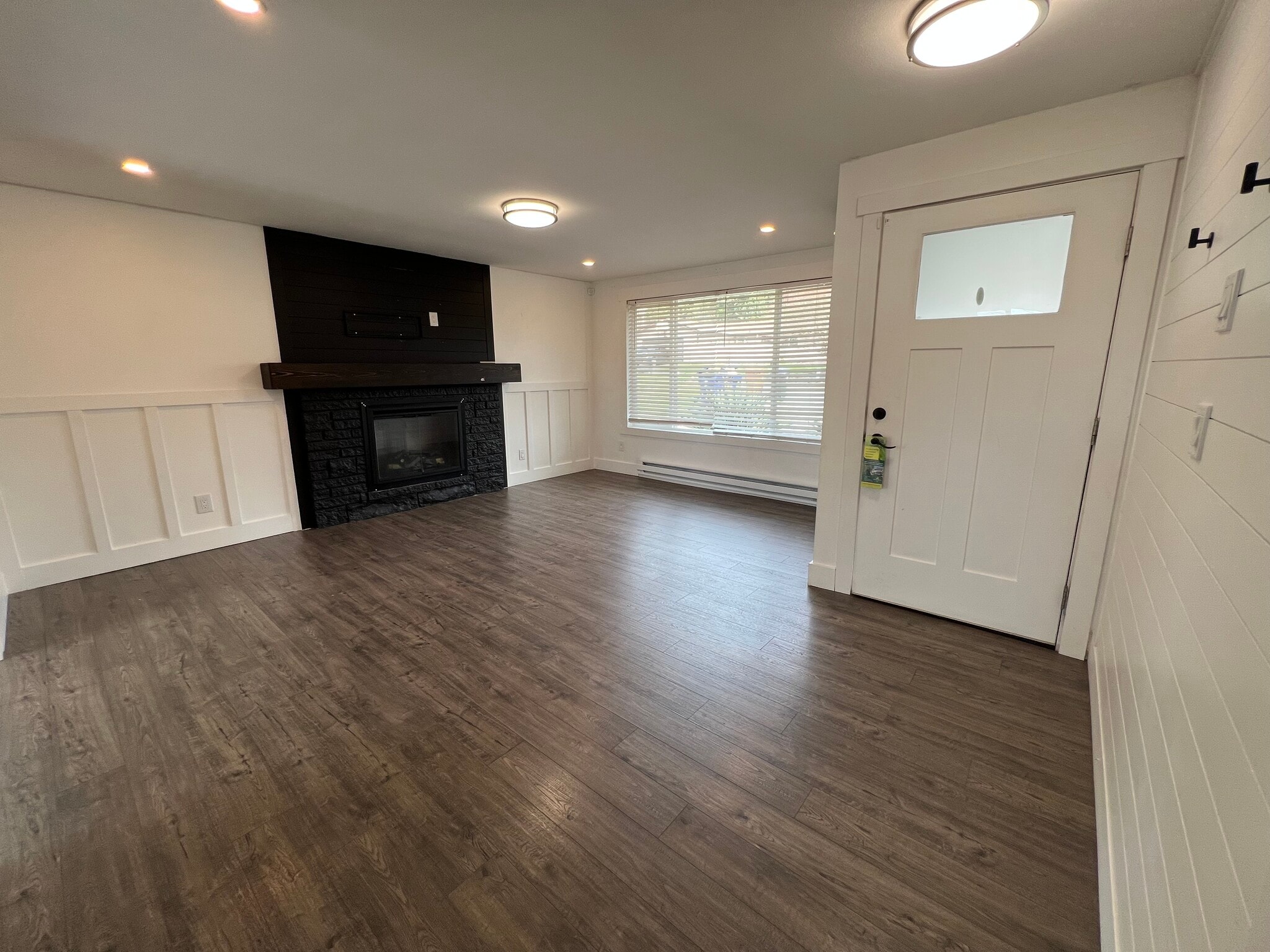 Living Room (Bare) - 5326 Green Hills Ave NE