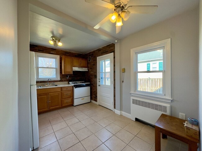 Building Photo - Charming 3 Bedroom/2 Bathroom Home with Large Backyard in Arbutus, MD!