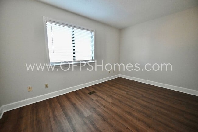 Building Photo - 710 Legion Dr