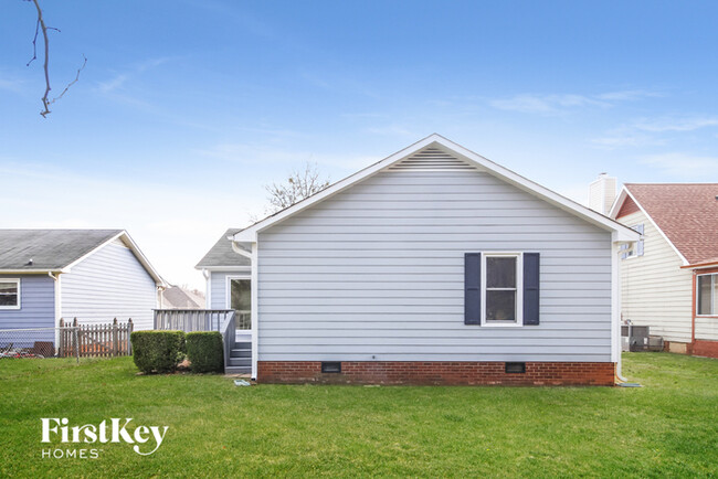 Building Photo - 1303 Picard St
