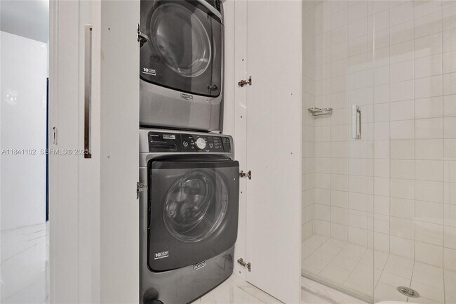 Building Photo - 888 Biscayne Blvd