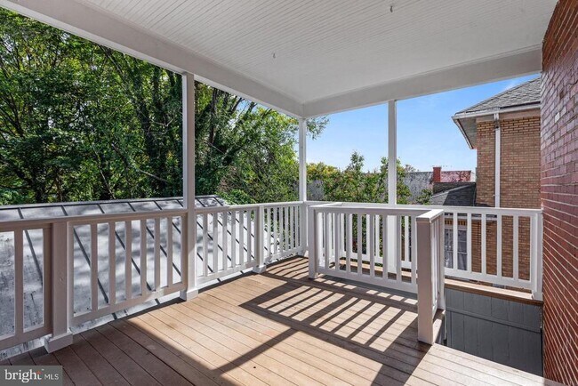 Building Photo - 702 S Braddock St