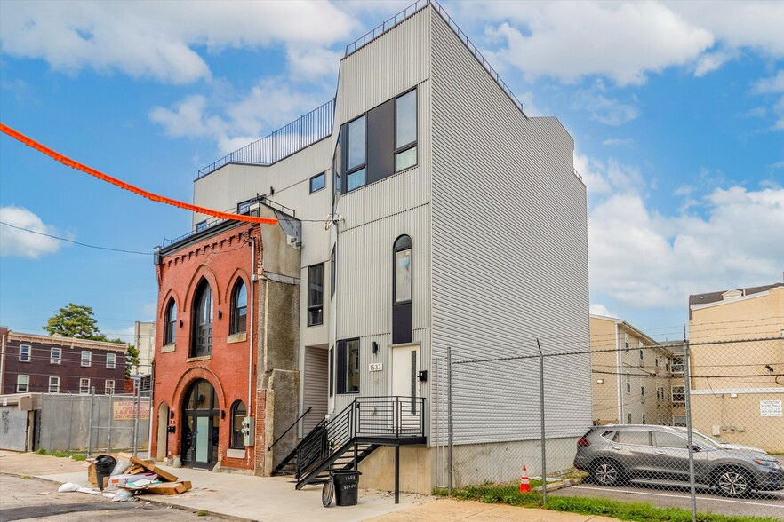 Building Photo - 1533 N Sydenham St