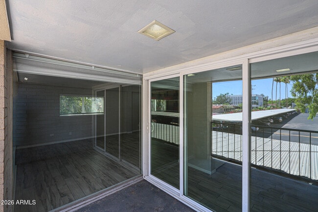 Building Photo - 351 E Thomas Rd