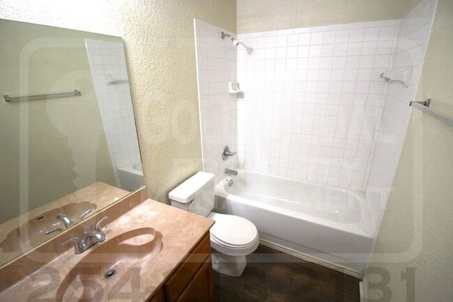Building Photo - 2807 Leroy Cir