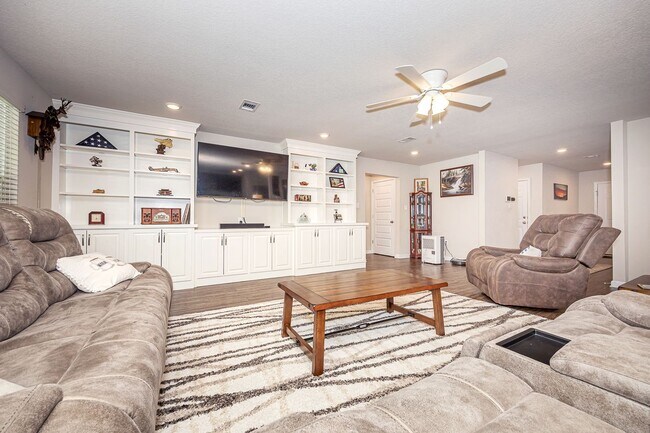 Building Photo - 9125 Bellewood Dr