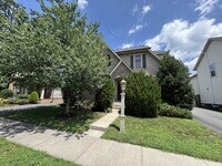 Building Photo - Exquisite Brambleton Living: A Spacious Fa...
