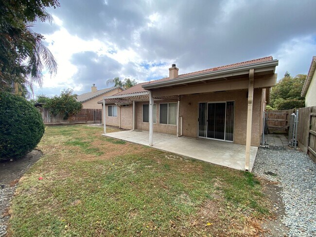 Building Photo - Coming soon, Beautiful Home located SE Visalia!