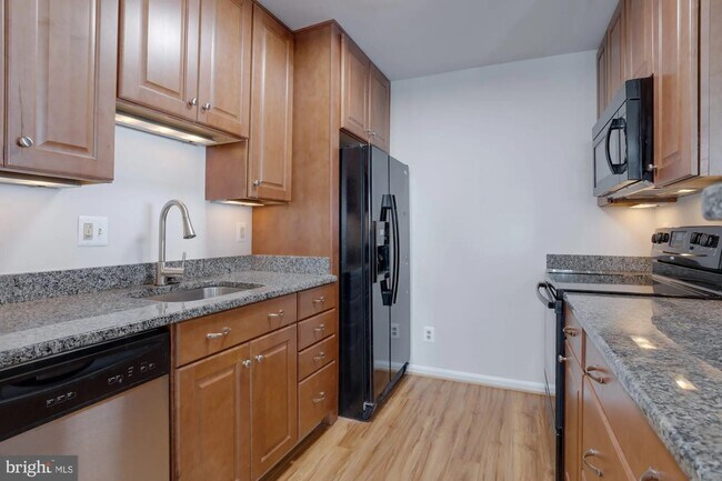 Kitchen1 - 3178 Summit Square Dr
