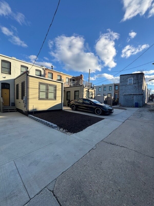 Building Photo - 821 N Collington Ave