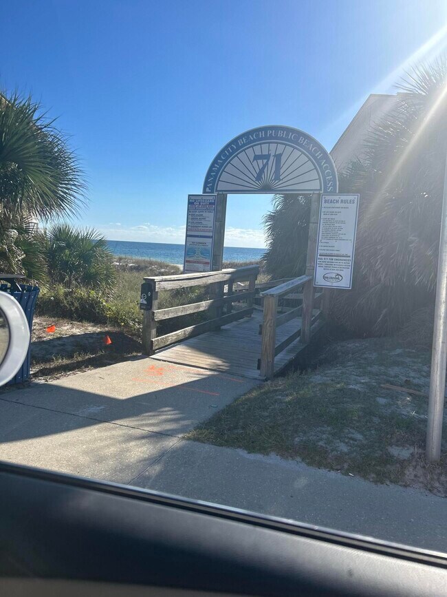 Building Photo - 17620 Front Beach Rd