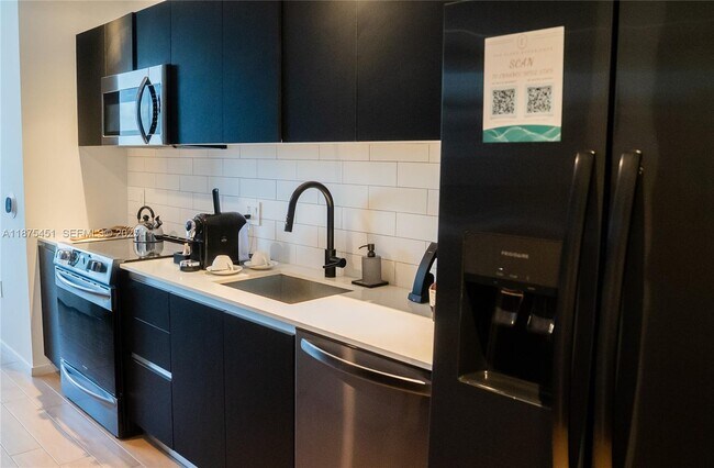 Building Photo - 398 NE 5th St