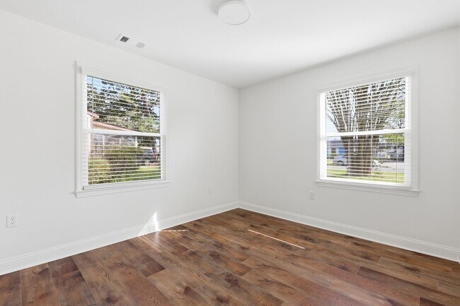 Building Photo - Newly Renovated Home in Westside Savannah