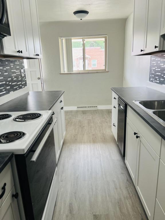 Building Photo - 347 N Washington Ave