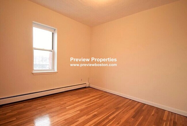 Building Photo - 176 N Beacon St
