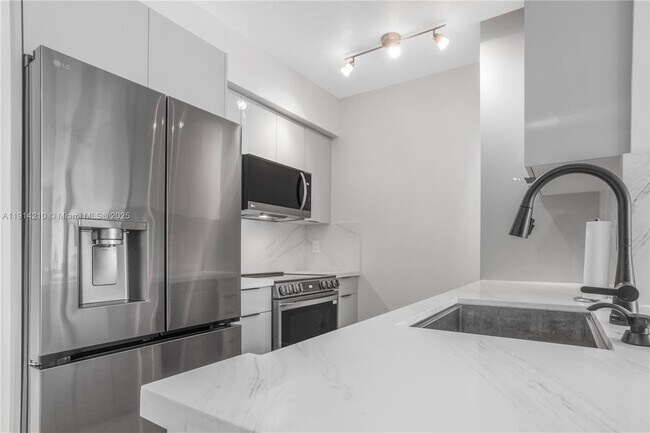 Building Photo - 335 S Biscayne Blvd