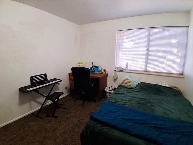 Building Photo - 1728 N 550 W