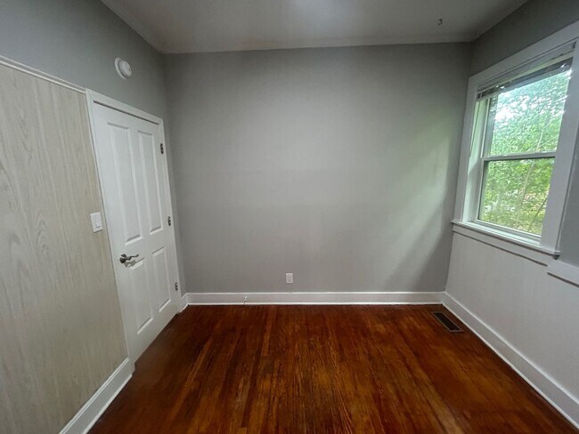 Building Photo - Historic Cayce/West Columbia Affordable  Duplex