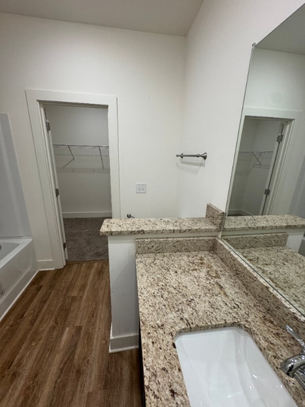 Building Photo - 80 Mason Ct