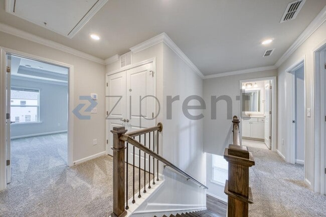 Building Photo - 1467 Hasse Ave