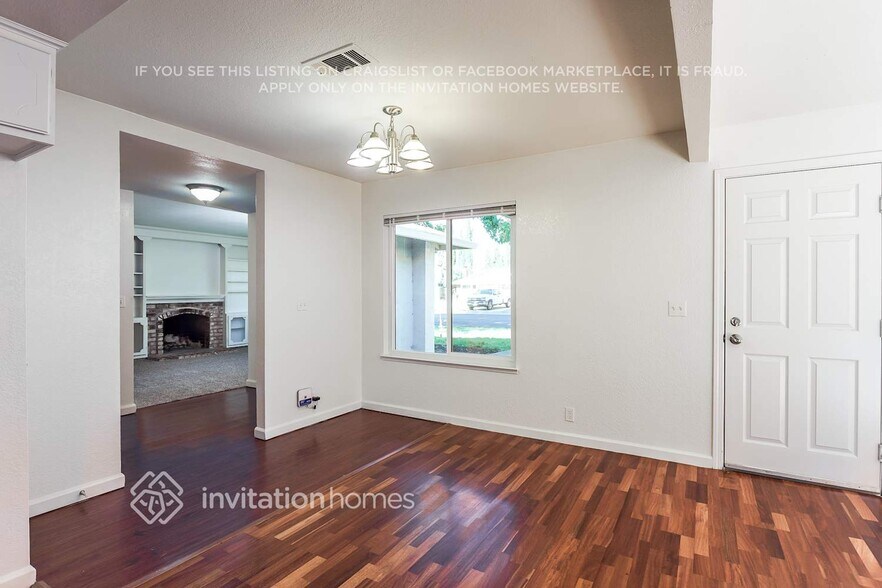 Building Photo - 413 Royal Oaks Dr