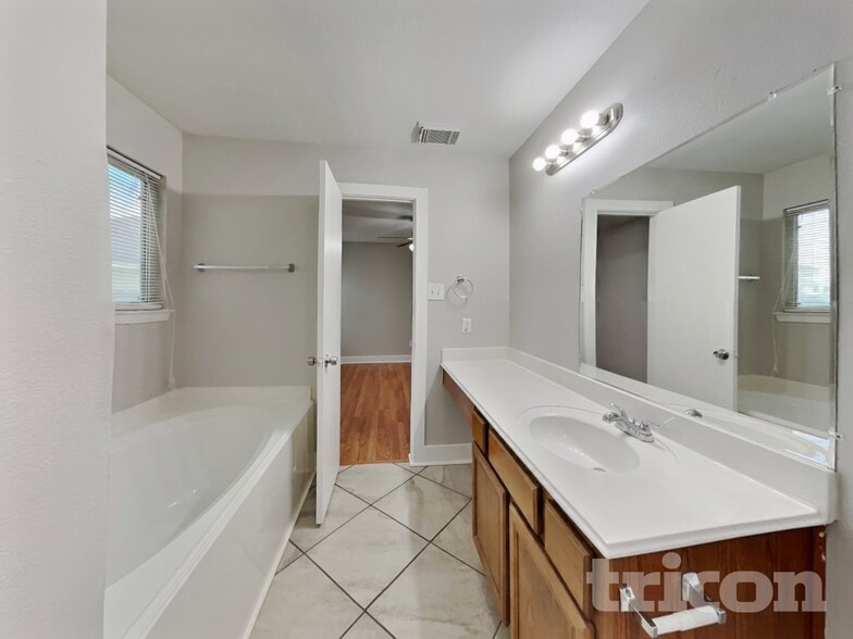 Building Photo - 6346 Hall Pond Ct