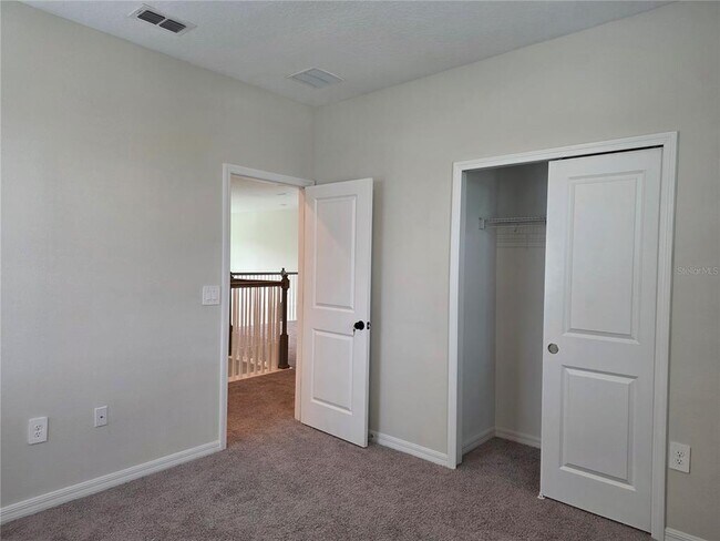 Building Photo - 2865 High Pointe St