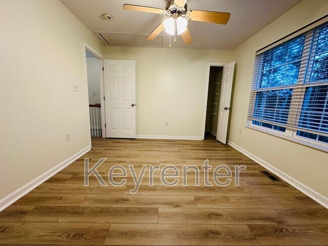 Building Photo - 846 Blue Spruce Way