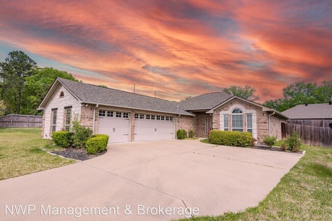 Primary Photo - 3 br, 2 bath House - 5801 Thompson Pl.