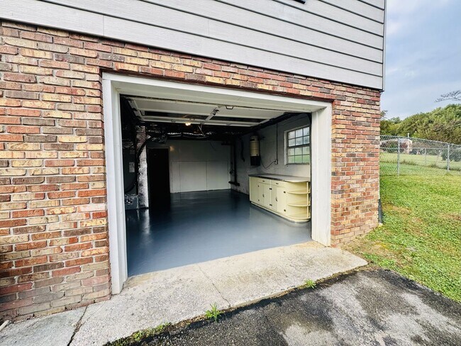 Building Photo - 3976 US-19E